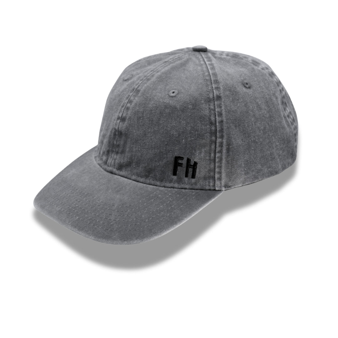 Casquette Dad Hat XL gris foncé en coton, au style usé et confortable, avec logo FH brodé.